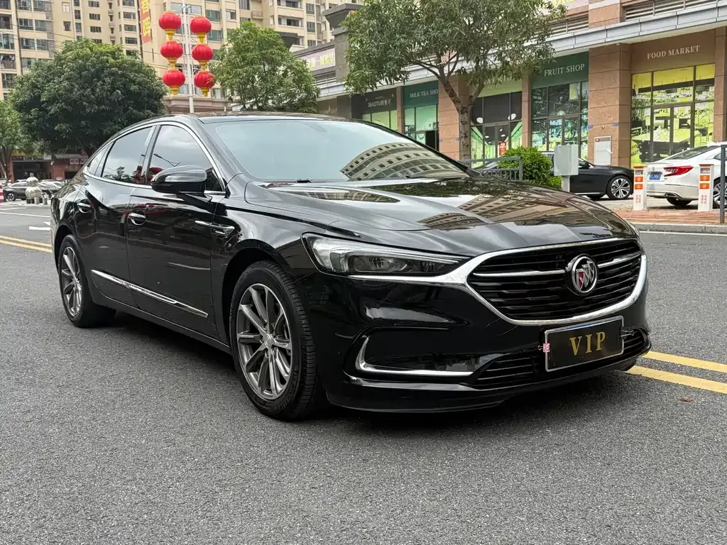 Buick LaCrosse — фото 1