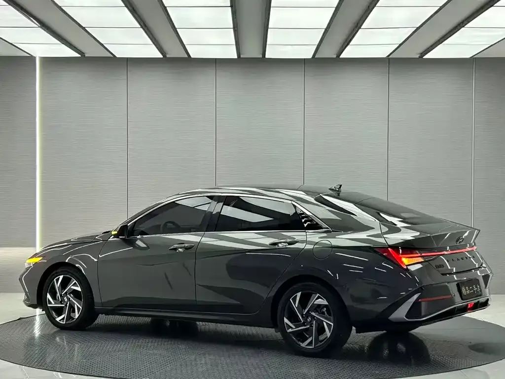 Hyundai Elantra — фото 6