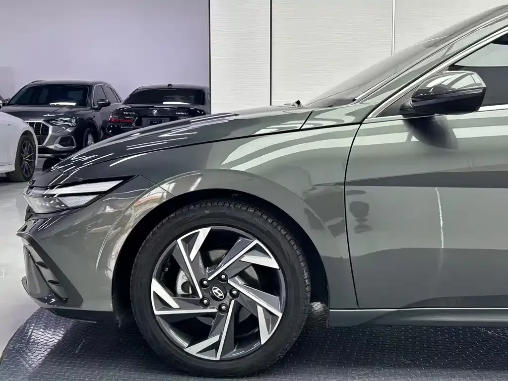 Hyundai Elantra — фото 3