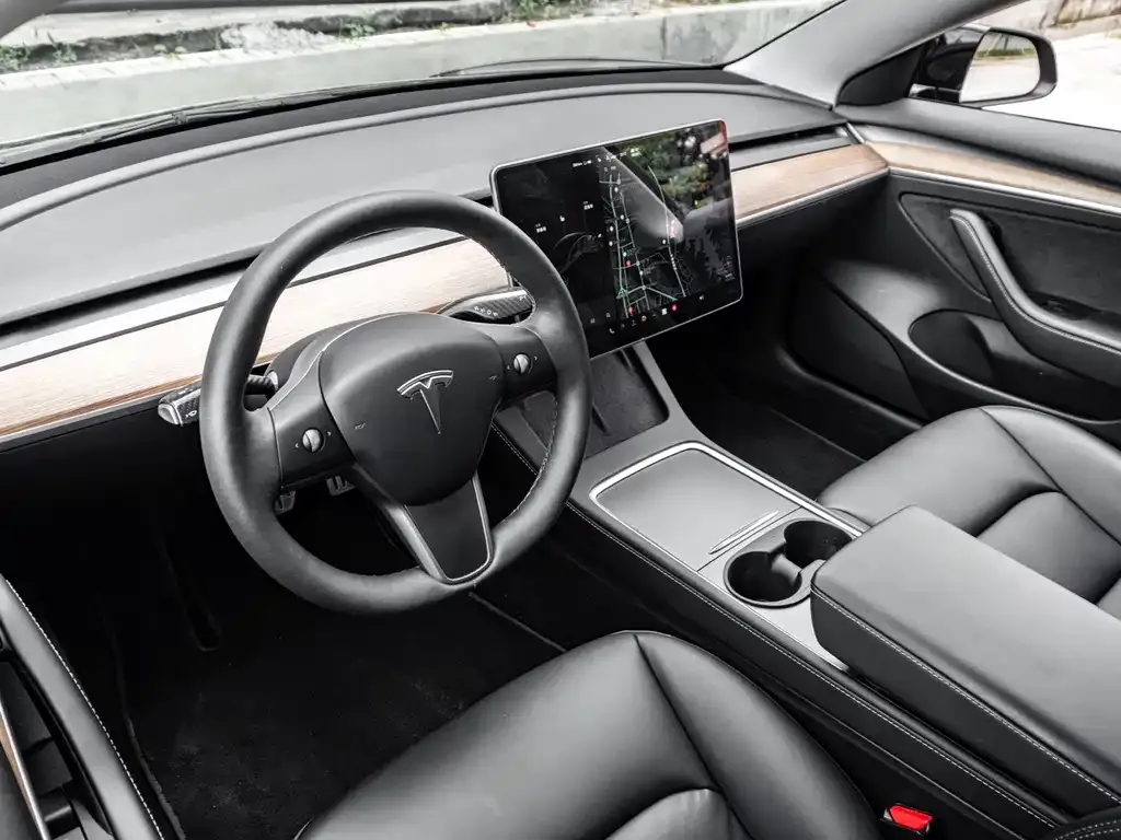 Tesla Model 3 — фото 5