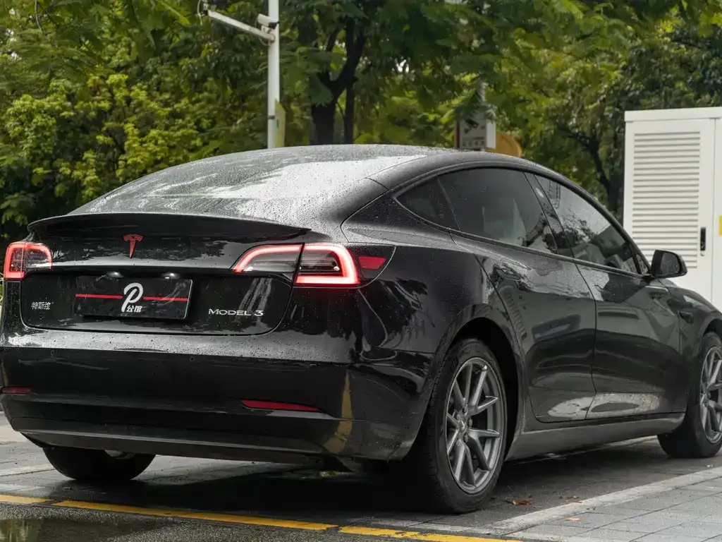 Tesla Model 3 — фото 10