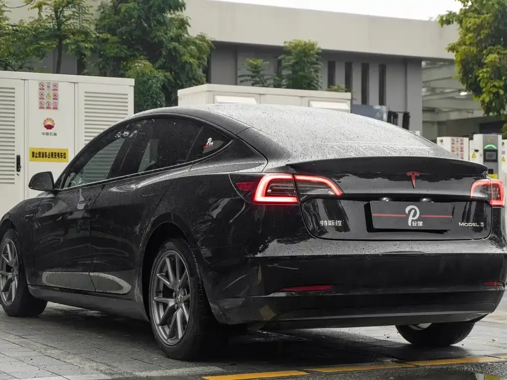 Tesla Model 3 — фото 4