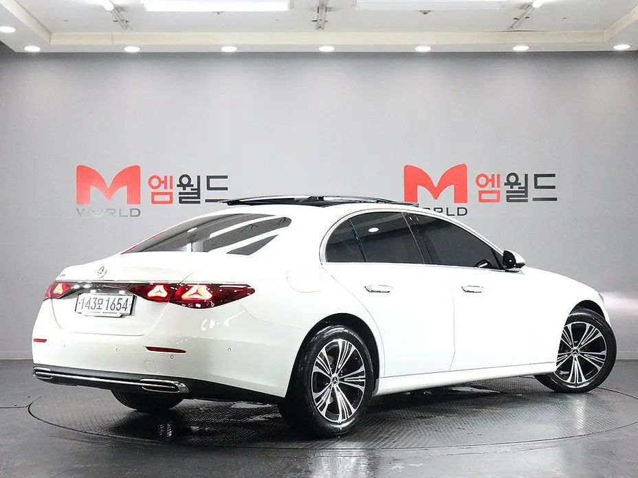 Mercedes-Benz E-Class 2024 из KR, фото 2