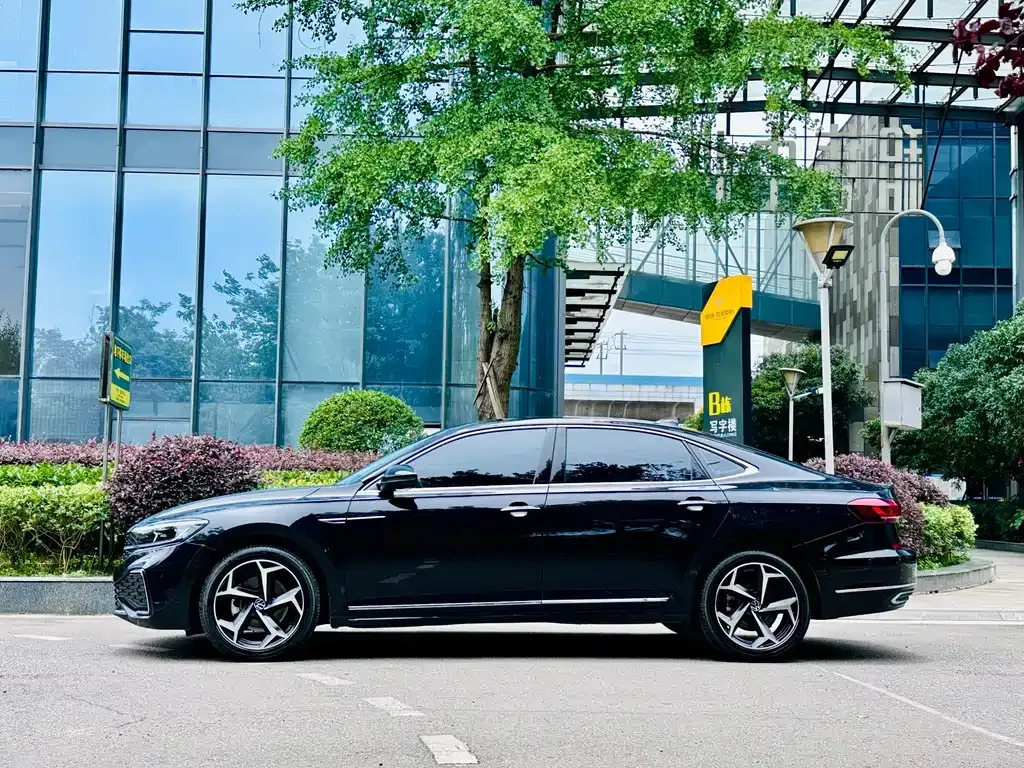 Volkswagen Passat — фото 8