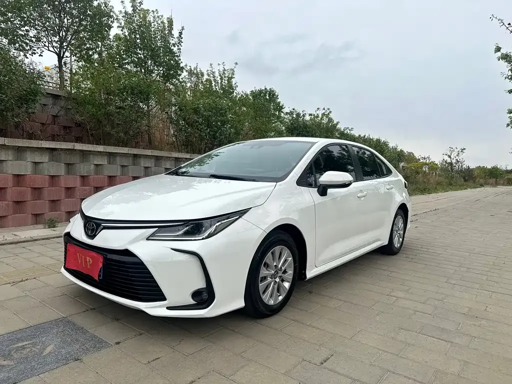 Toyota Corolla — фото 1