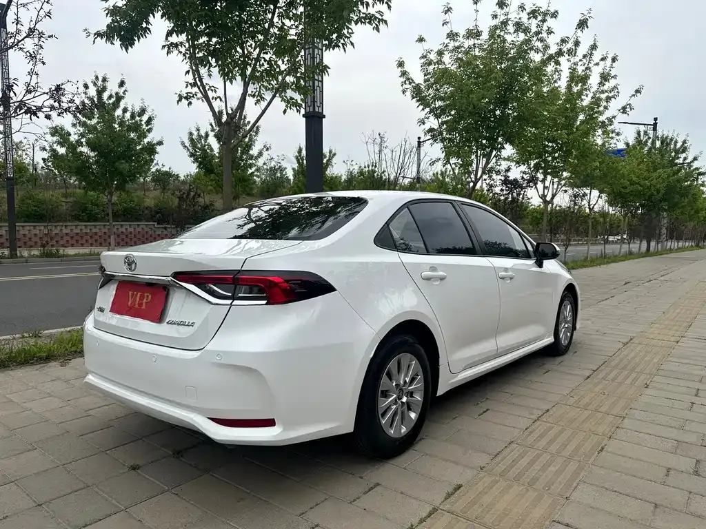 Toyota Corolla — фото 10