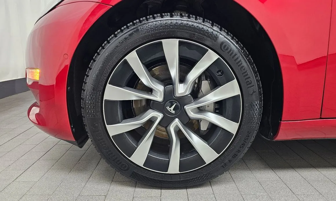 Tesla Model 3 — фото 4