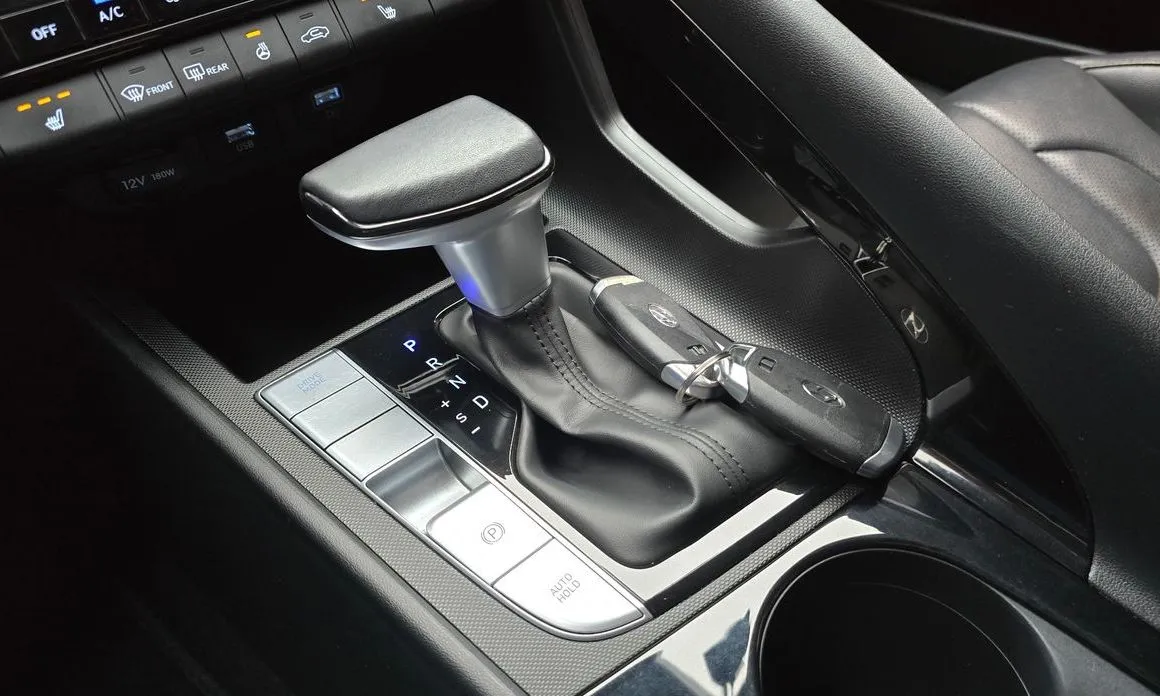 Hyundai AVANTE 2023 из KR, фото 2