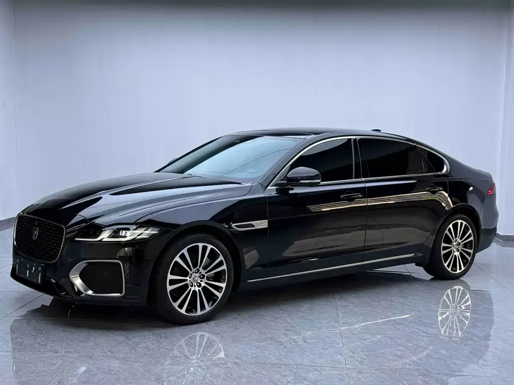 Jaguar XFL — фото 1