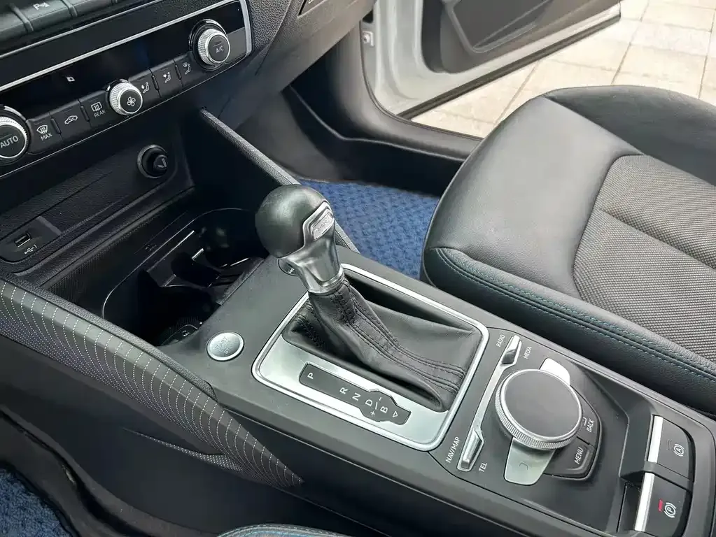 Audi Q2L e-tron 2021 из CN, фото 4