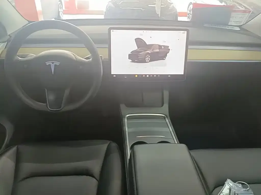 Tesla Model Y — фото 4