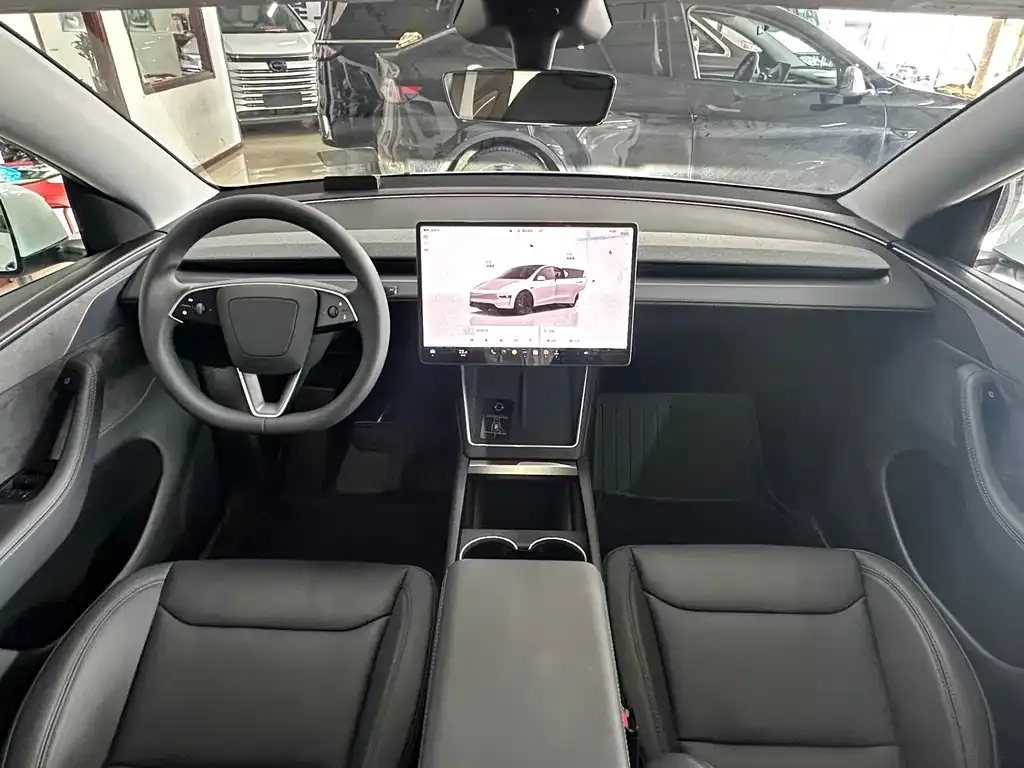 Tesla Model Y — фото 6