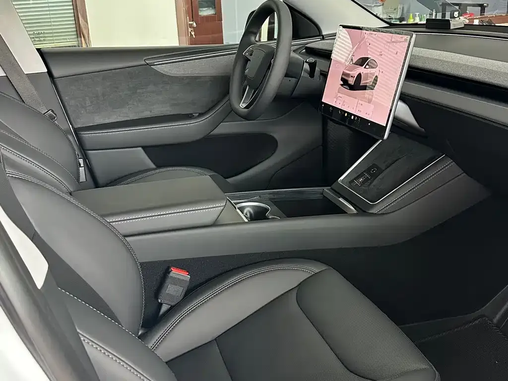 Tesla Model Y — фото 9
