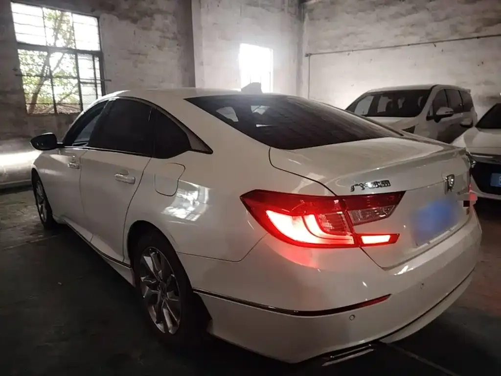 Honda Accord — фото 9