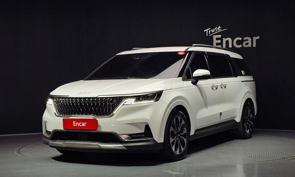Kia Carnival — фото 1