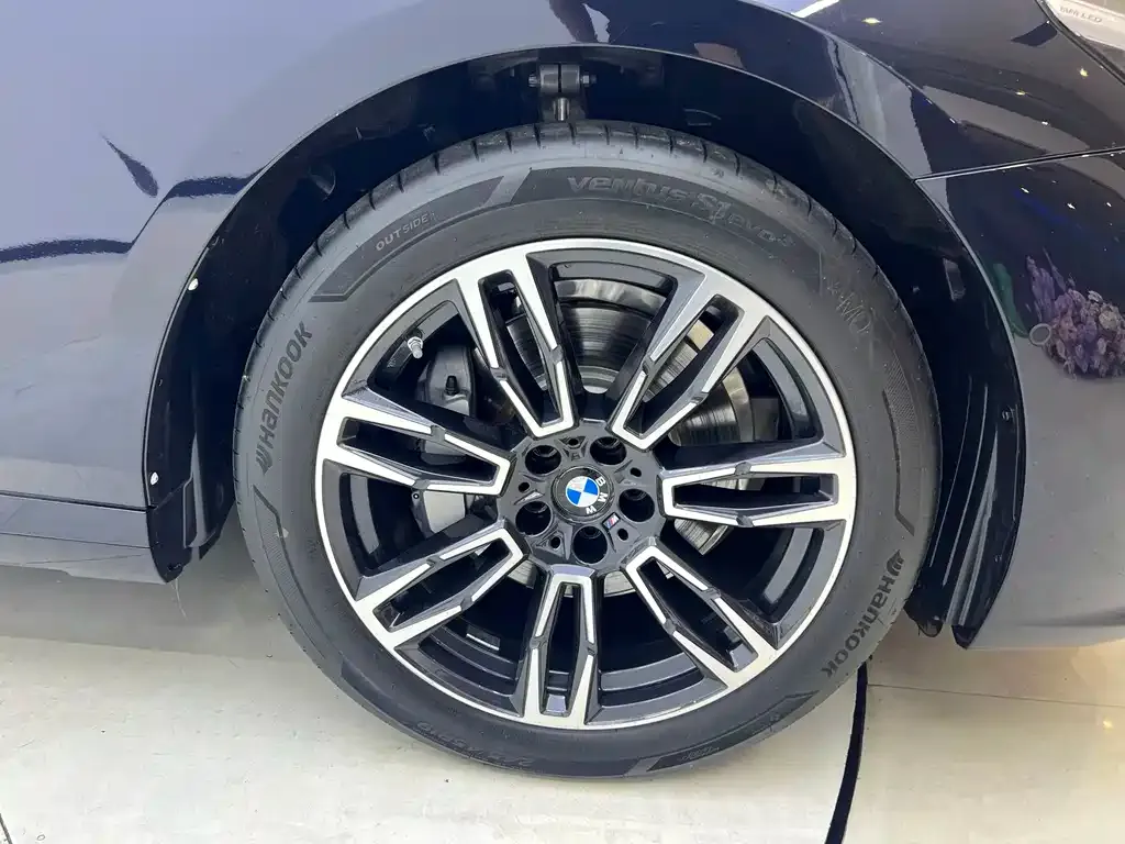BMW 5 Series — фото 10