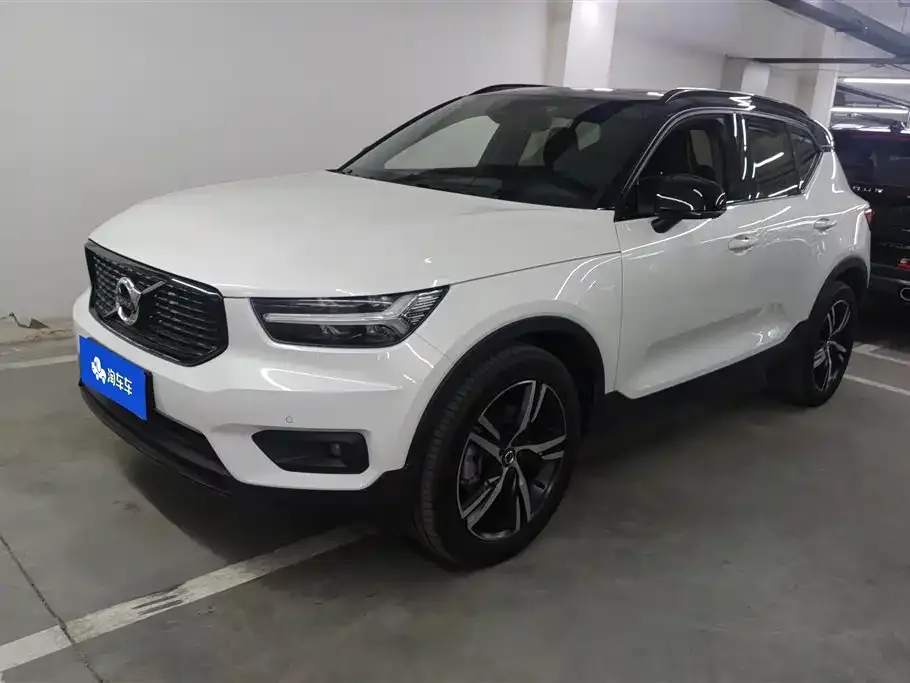 Volvo XC40 — фото 1