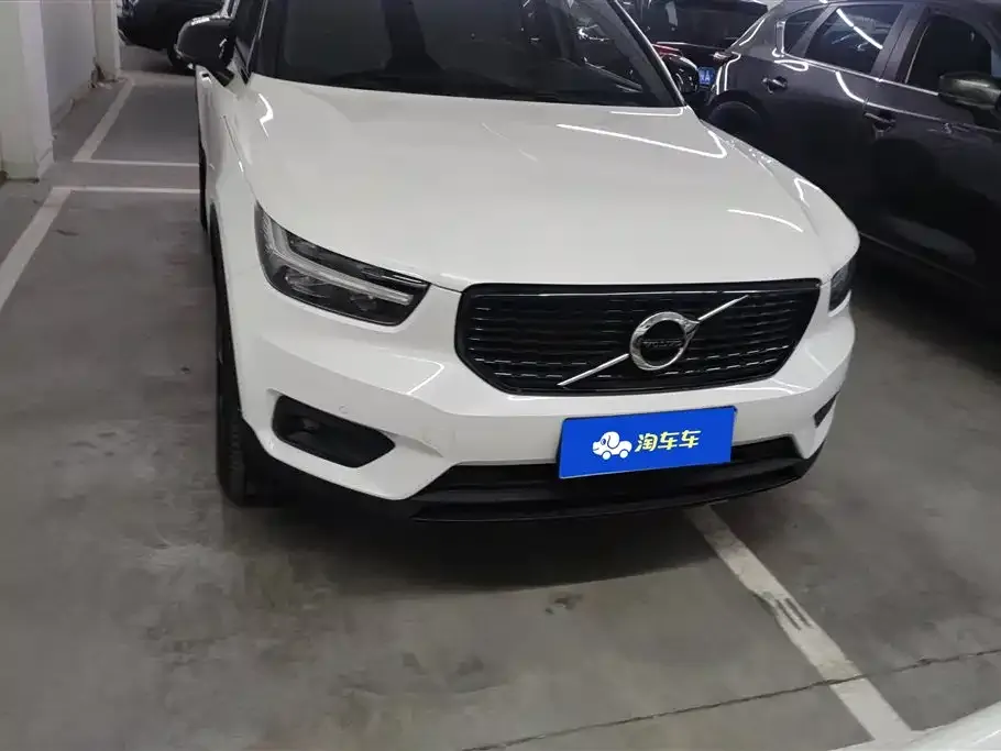 Volvo XC40 — фото 3