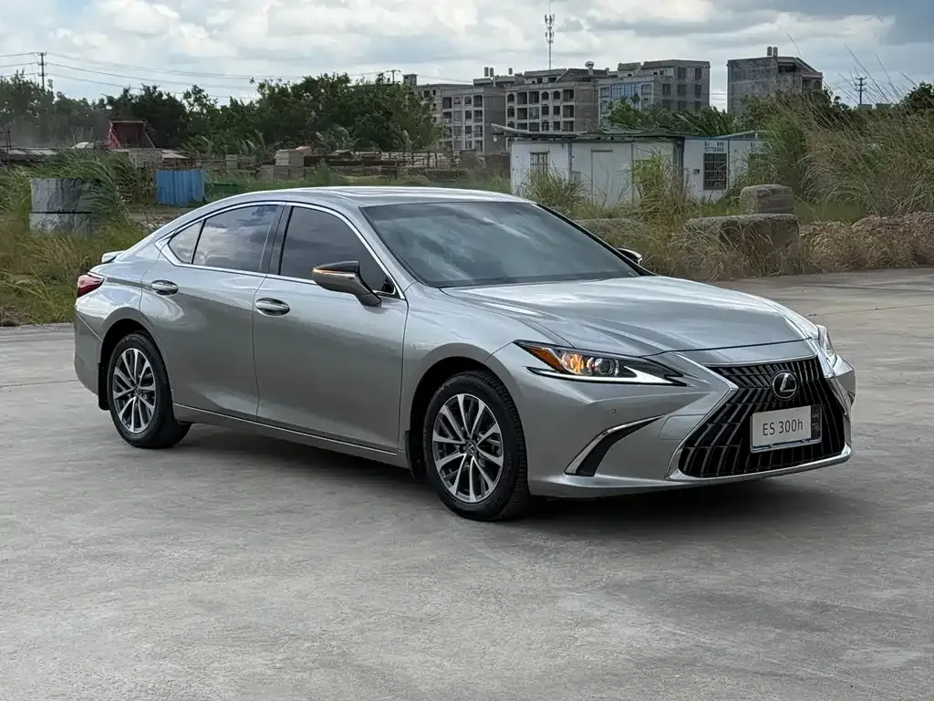 Lexus ES — фото 1