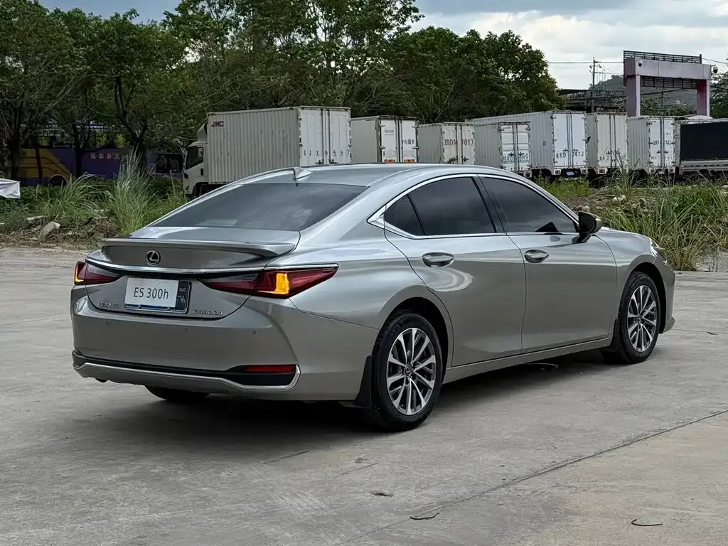 Lexus ES — фото 2