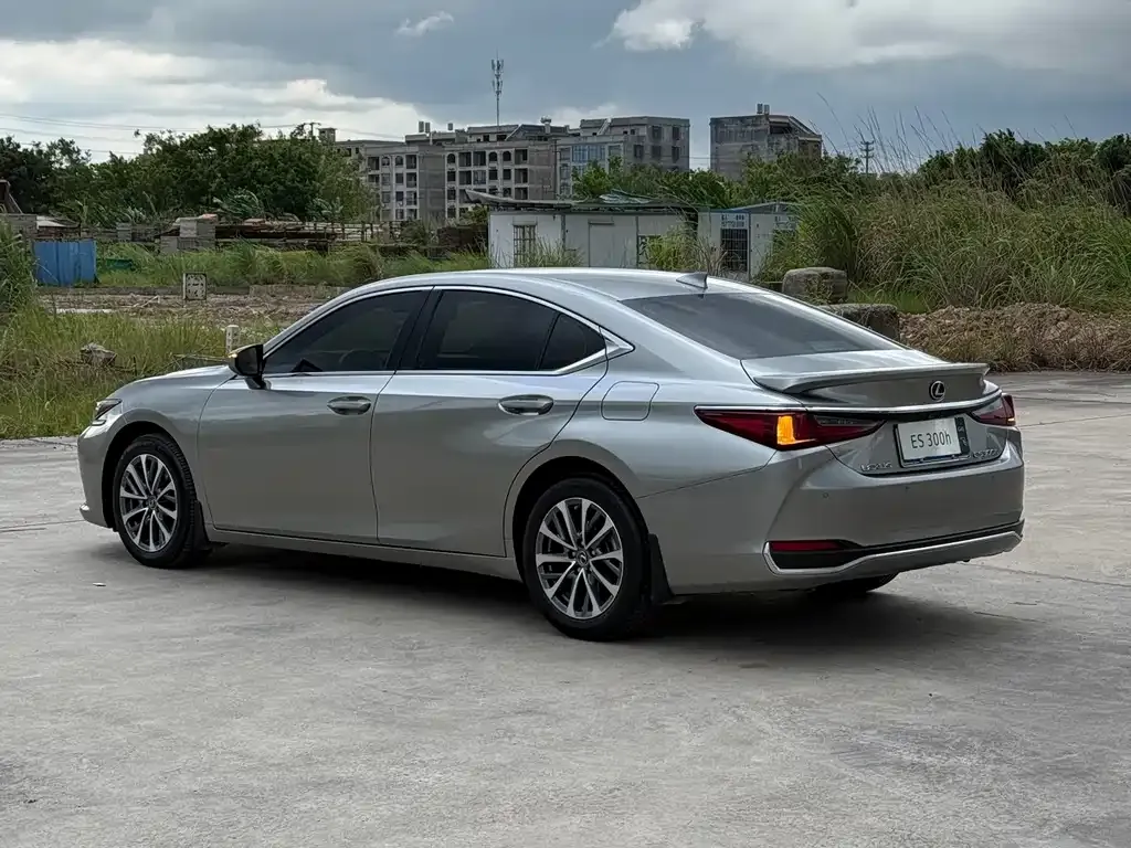 Lexus ES — фото 10