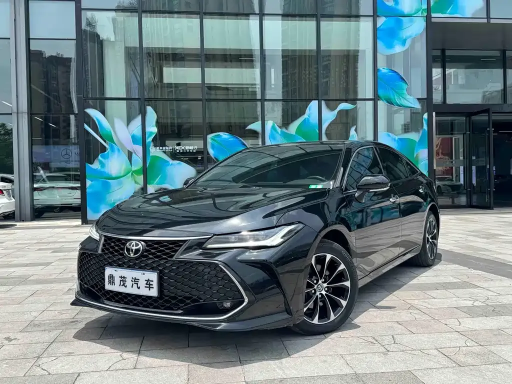 Toyota Avalon — фото 1