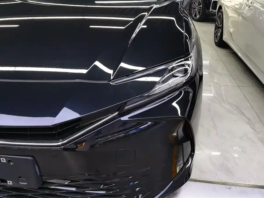 Toyota Camry — фото 8