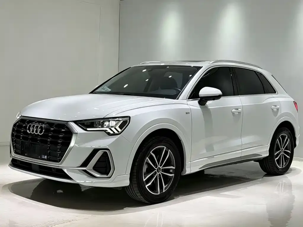 Audi Q3 — фото 1