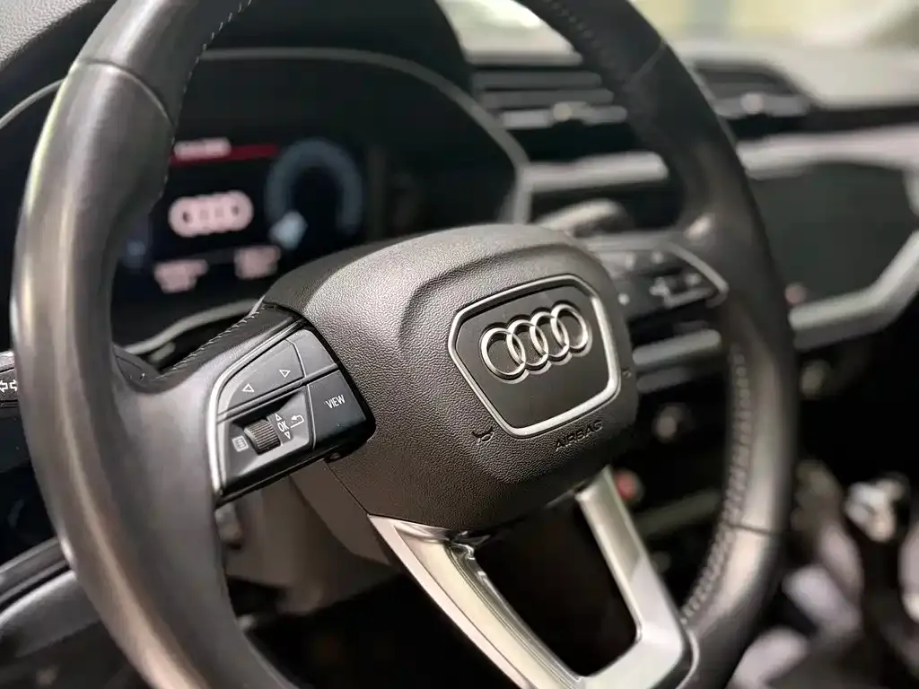 Audi Q3 — фото 9