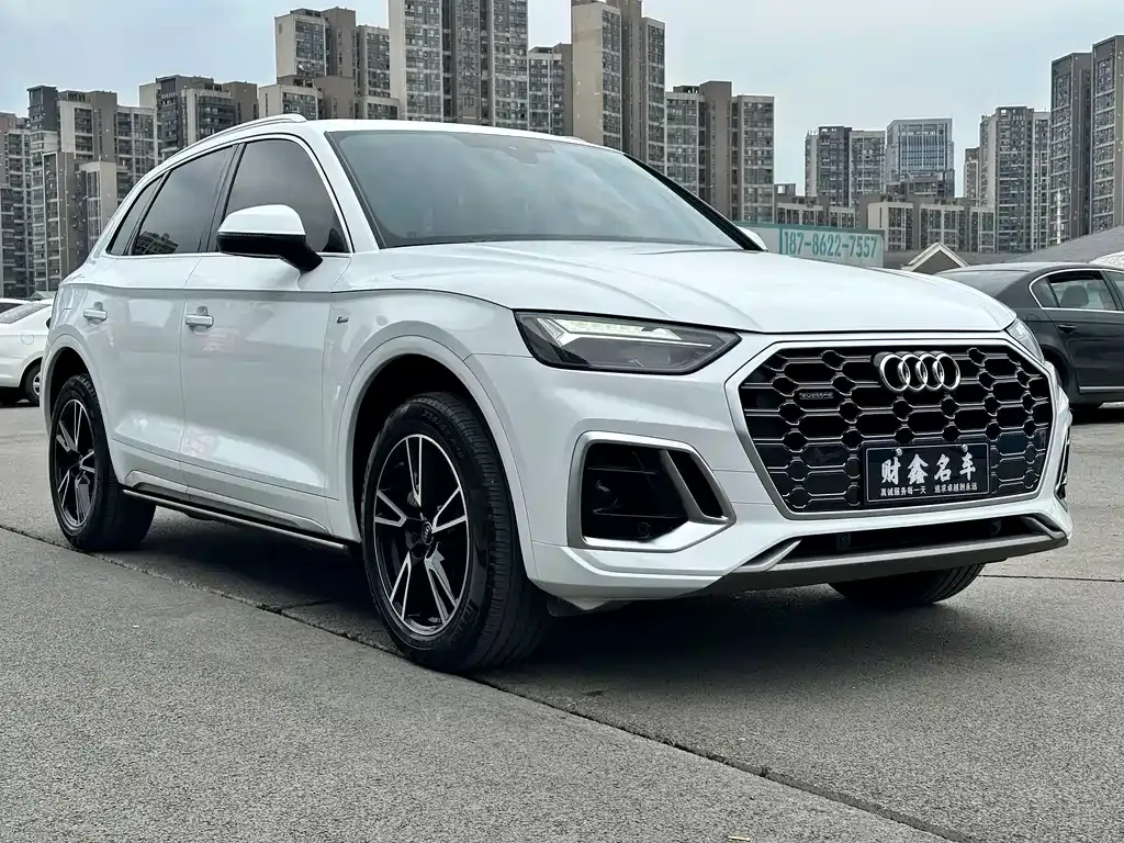 Audi Q5L — фото 10