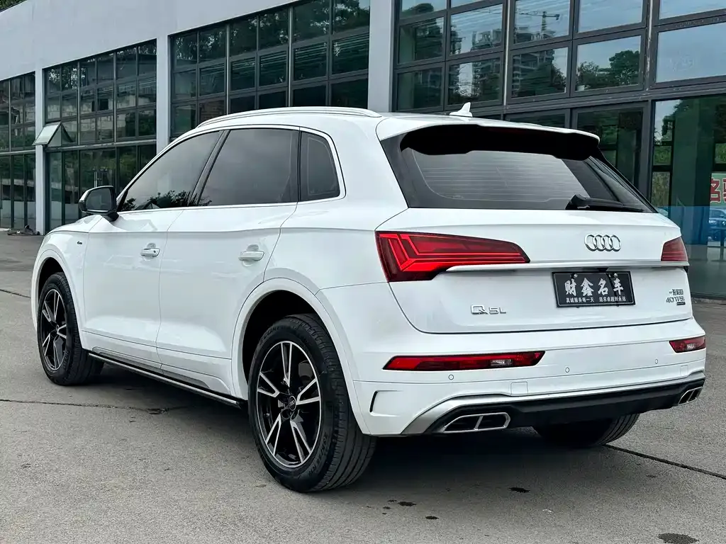 Audi Q5L — фото 4