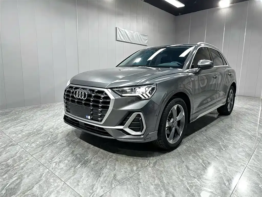 Audi Q3 — фото 1