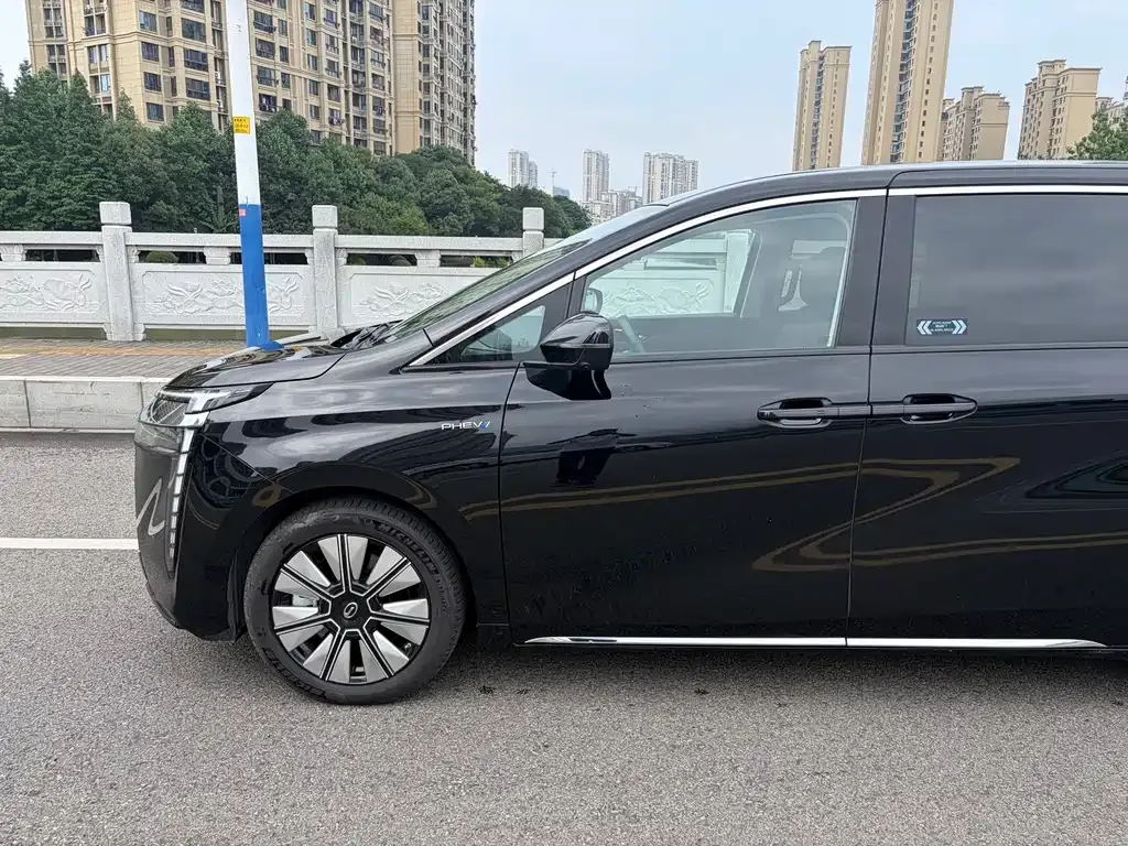 GAC Motor 传祺E8 PHEV — фото 4