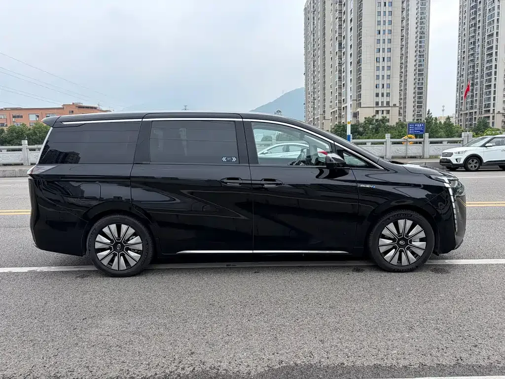 GAC Motor 传祺E8 PHEV — фото 10