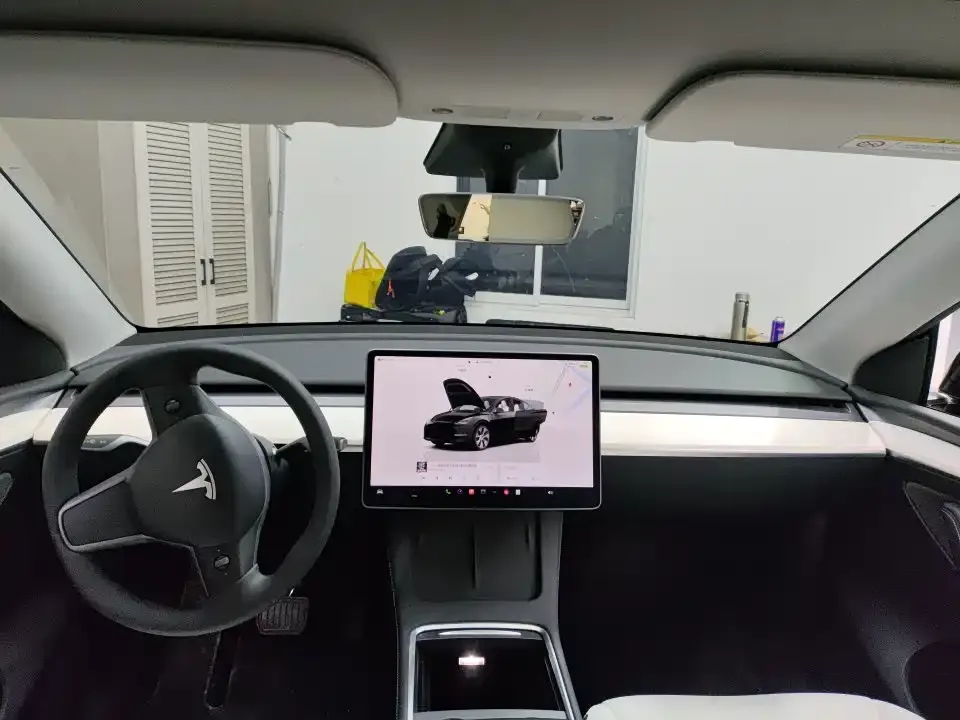 Tesla Model Y — фото 3