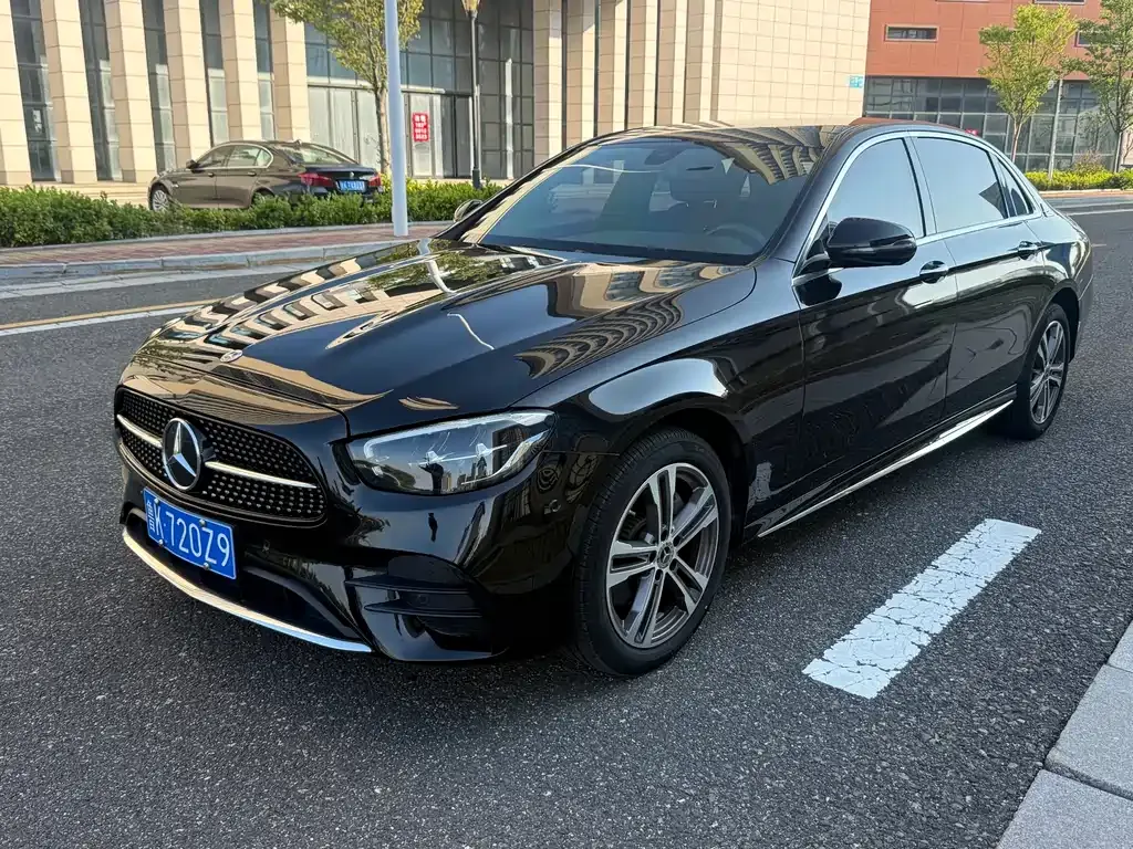 Mercedes-Benz E-Class — фото 1