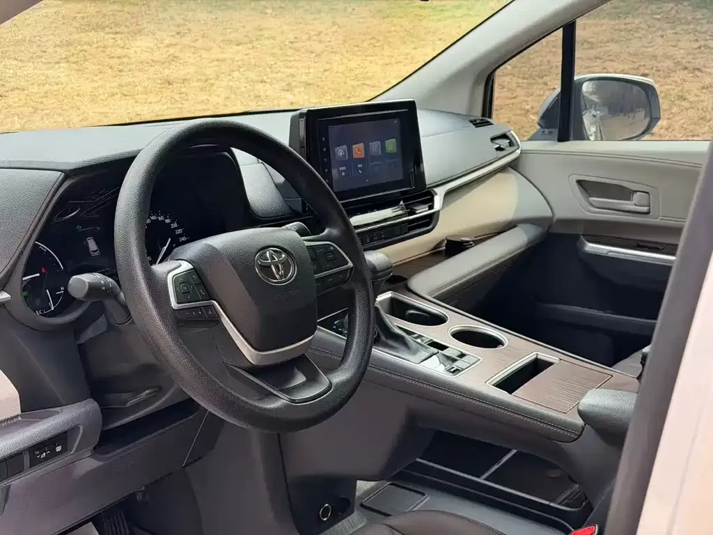 Toyota Sienna 2023 из CN, фото 6