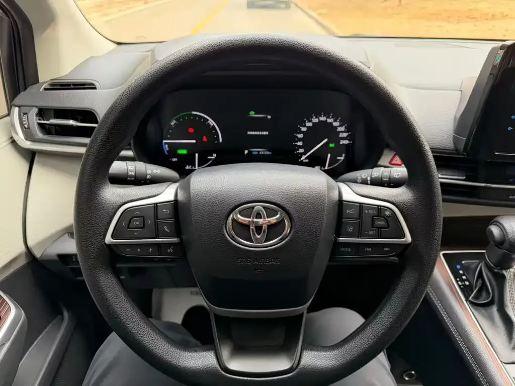 Toyota Sienna 2023 из CN, фото 5