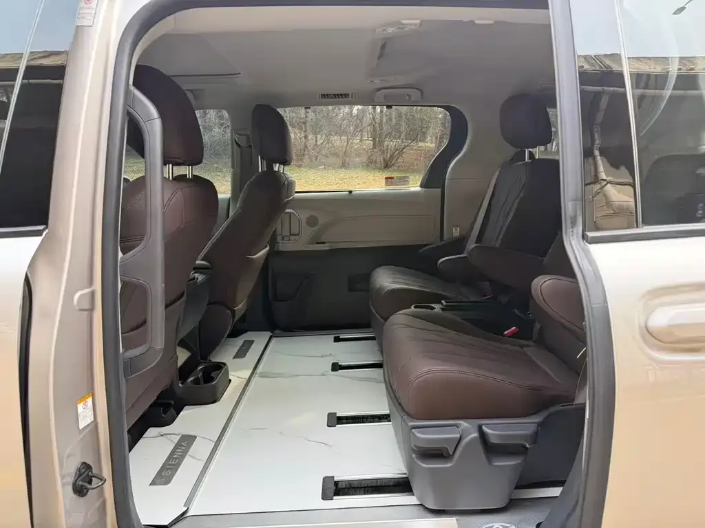 Toyota Sienna 2023 из CN, фото 4