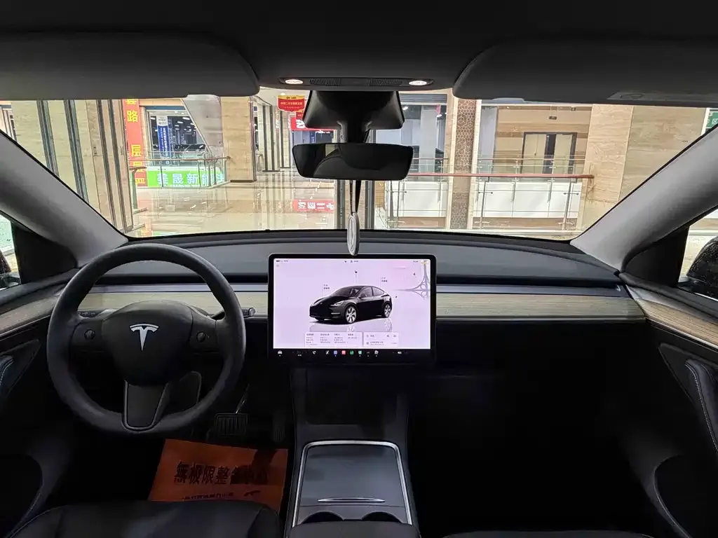 Tesla Model Y — фото 10