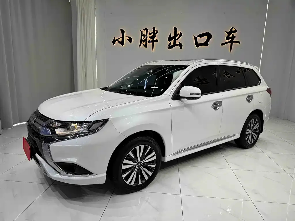Mitsubishi Outlander — фото 1