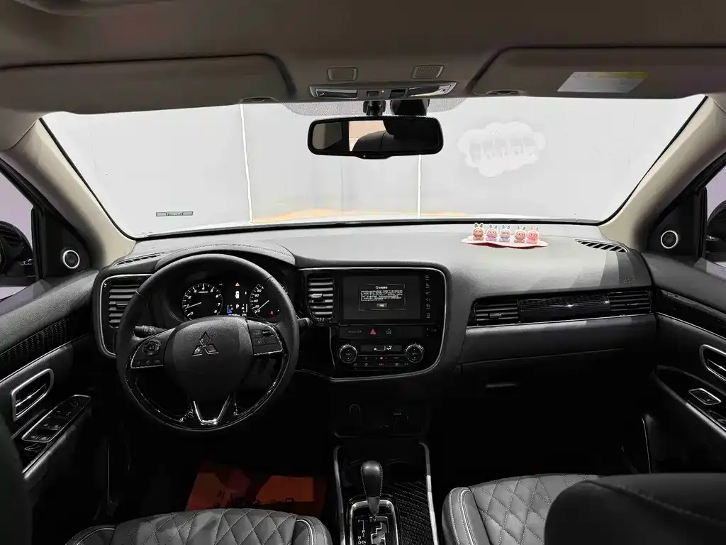 Mitsubishi Outlander — фото 7