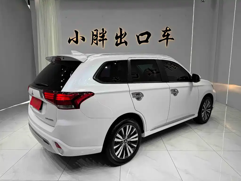 Mitsubishi Outlander — фото 2