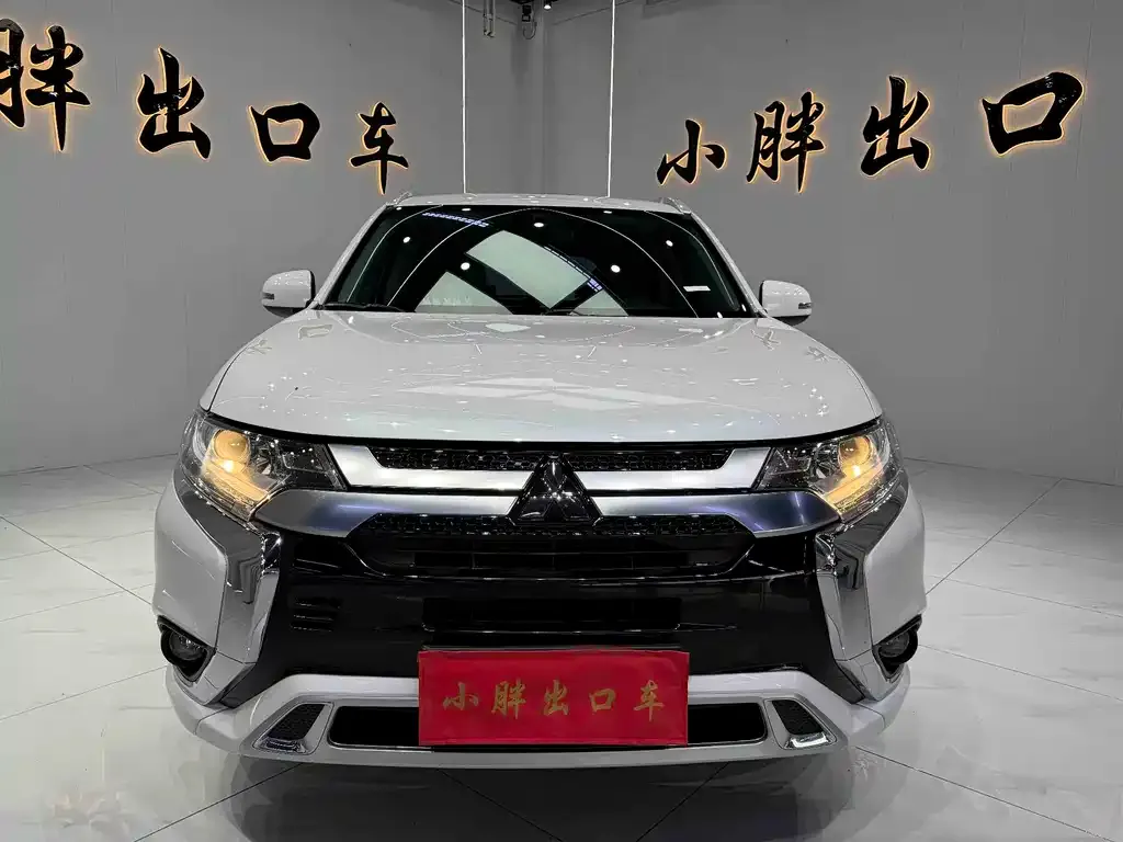 Mitsubishi Outlander — фото 9