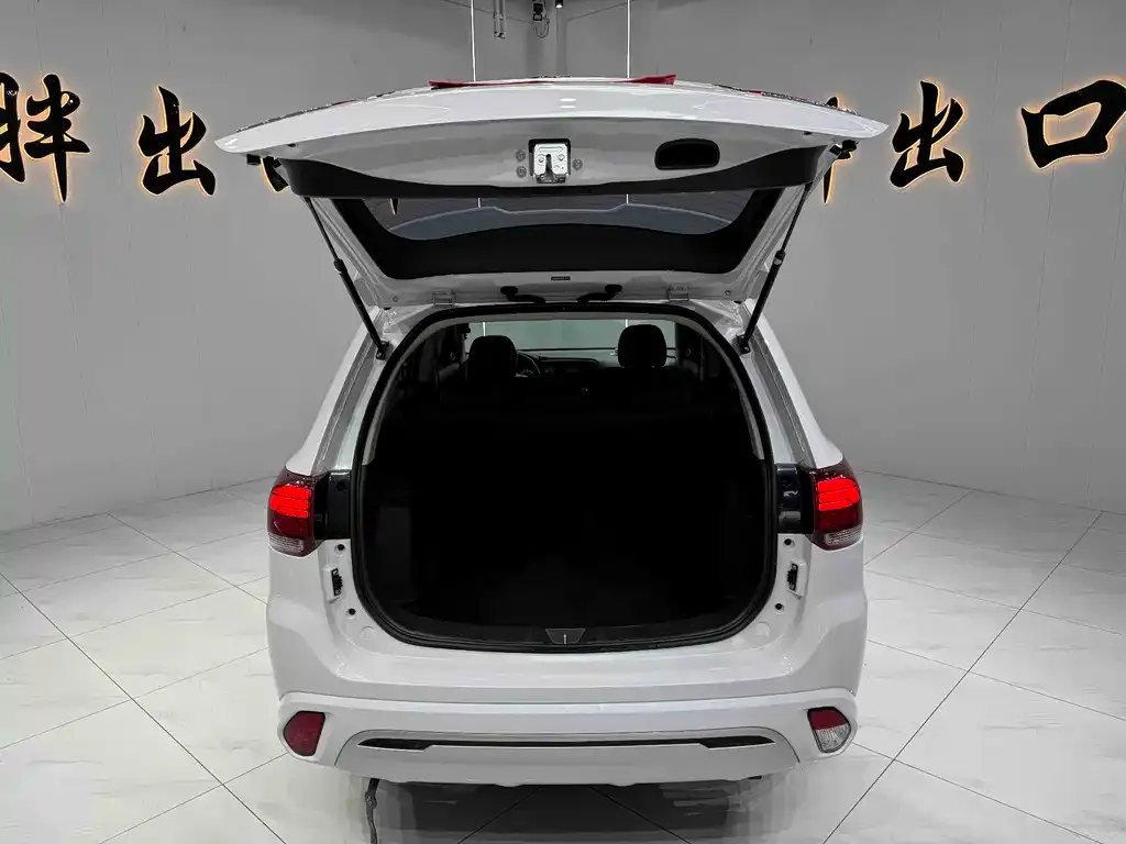 Mitsubishi Outlander — фото 5