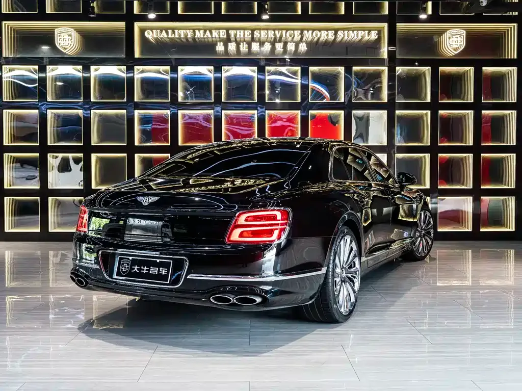 Bentley Flying Spur — фото 4