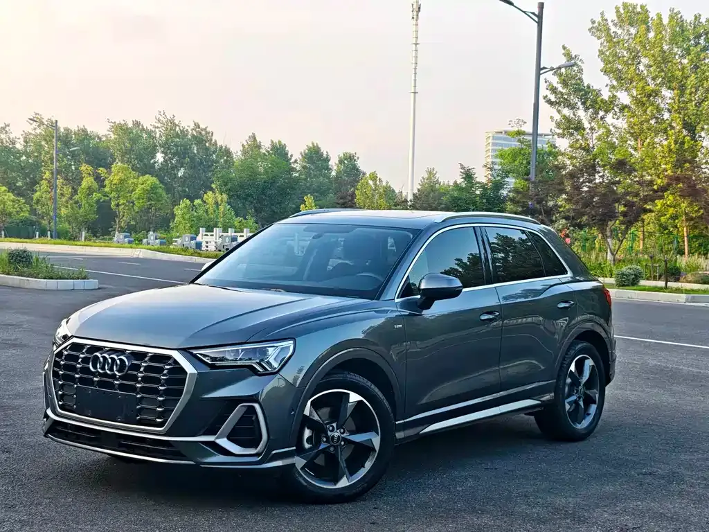 Audi Q3 — фото 1
