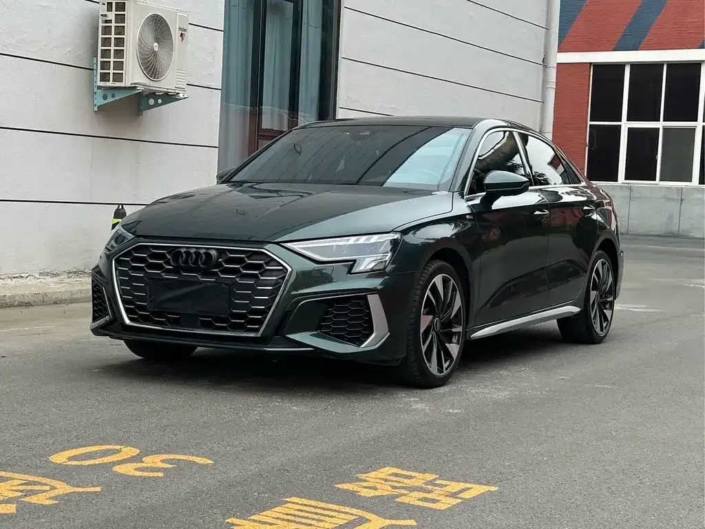 Audi A3 — фото 1