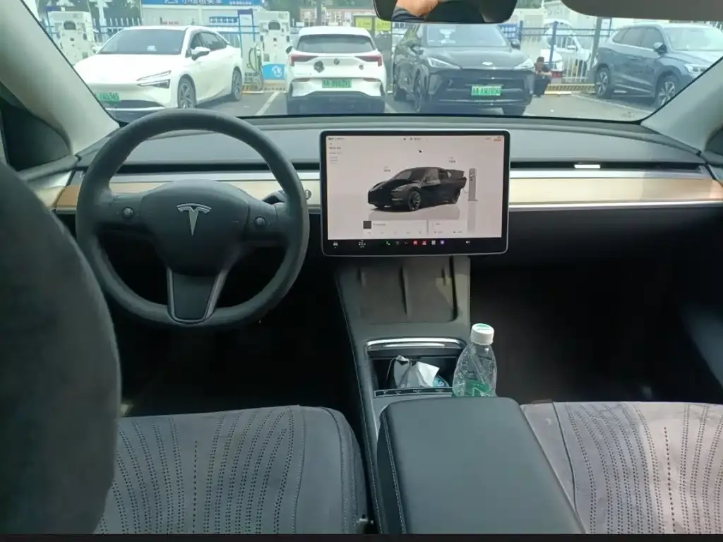 Tesla Model Y — фото 6