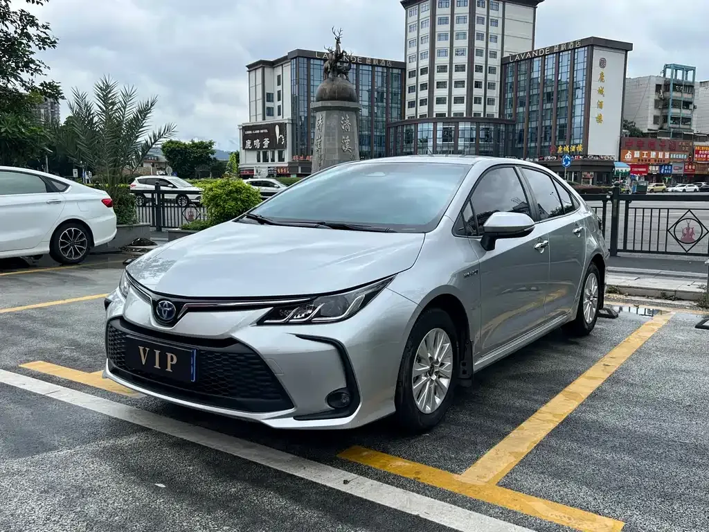 Toyota Corolla — фото 1
